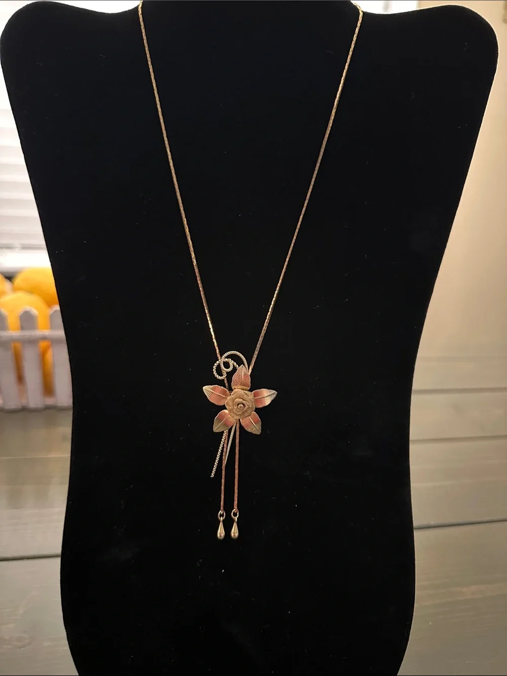 Vintage 70s Gold Mesh Rose Flower Bolo Lariat Necklace Boho Retro Adjustable